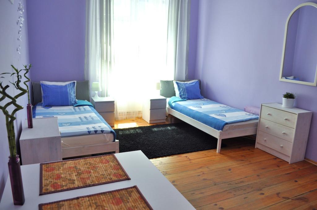 פוזנן Happy House Hostel חדר תמונה